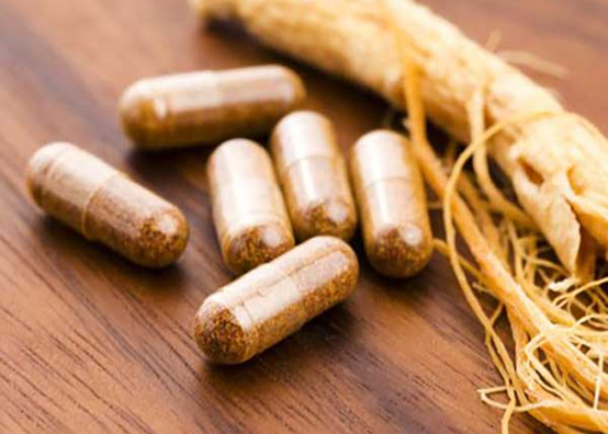 "Infographic displaying diverse American ginseng uses: brewing tea, adding to soups, making tinctures, creating powder supplements, and traditional remedies, highlighting its adaptogenic health benefits for energy, immunity, and cognitive function."